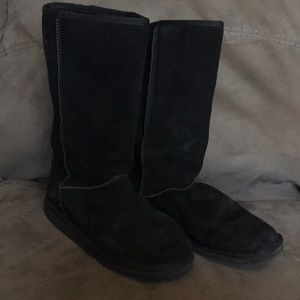 Black size 11 Arizona ugg-style boots